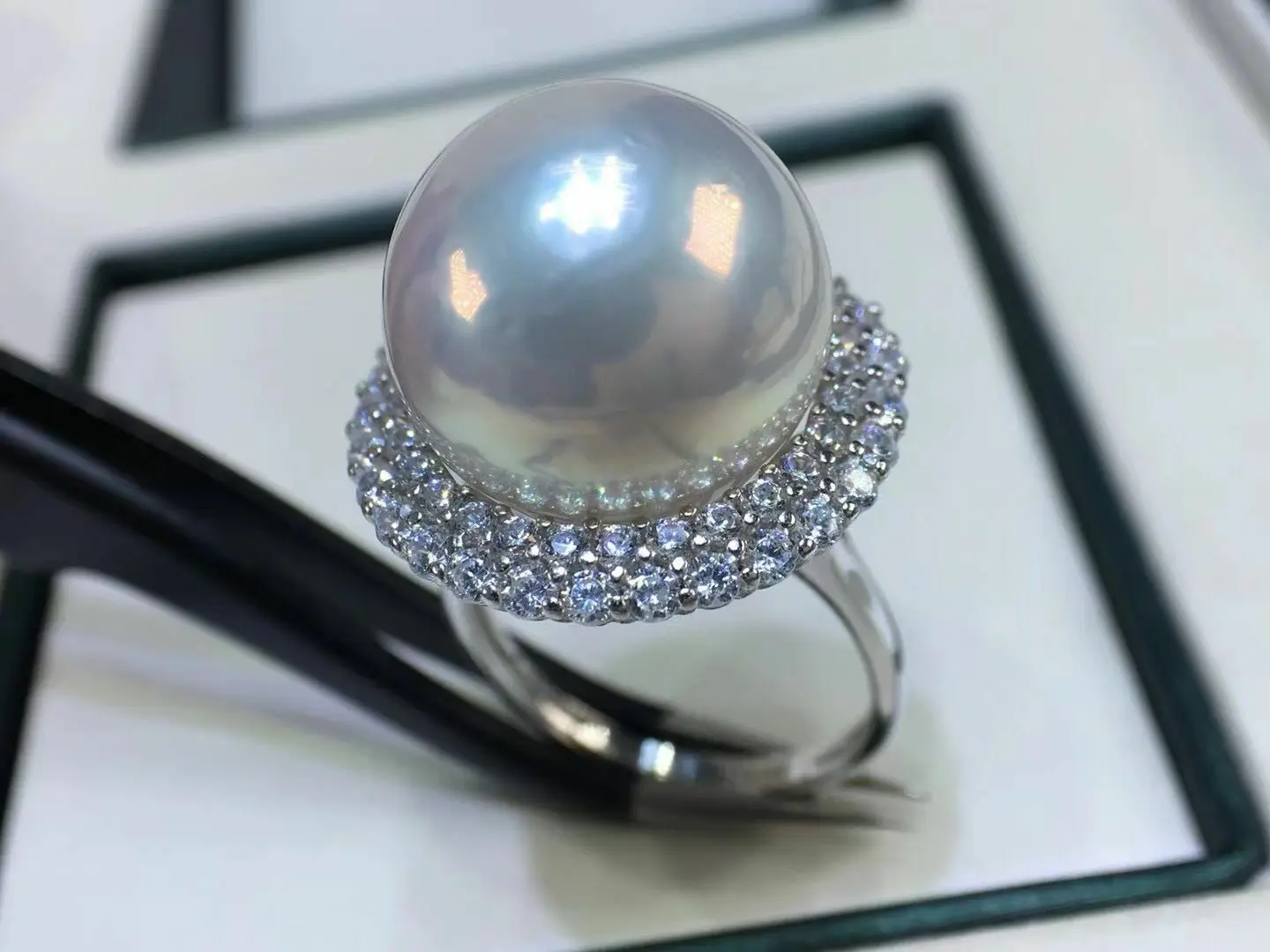 

Gorgeous 11-12mm South Sea Round White Pearl Ring 925s