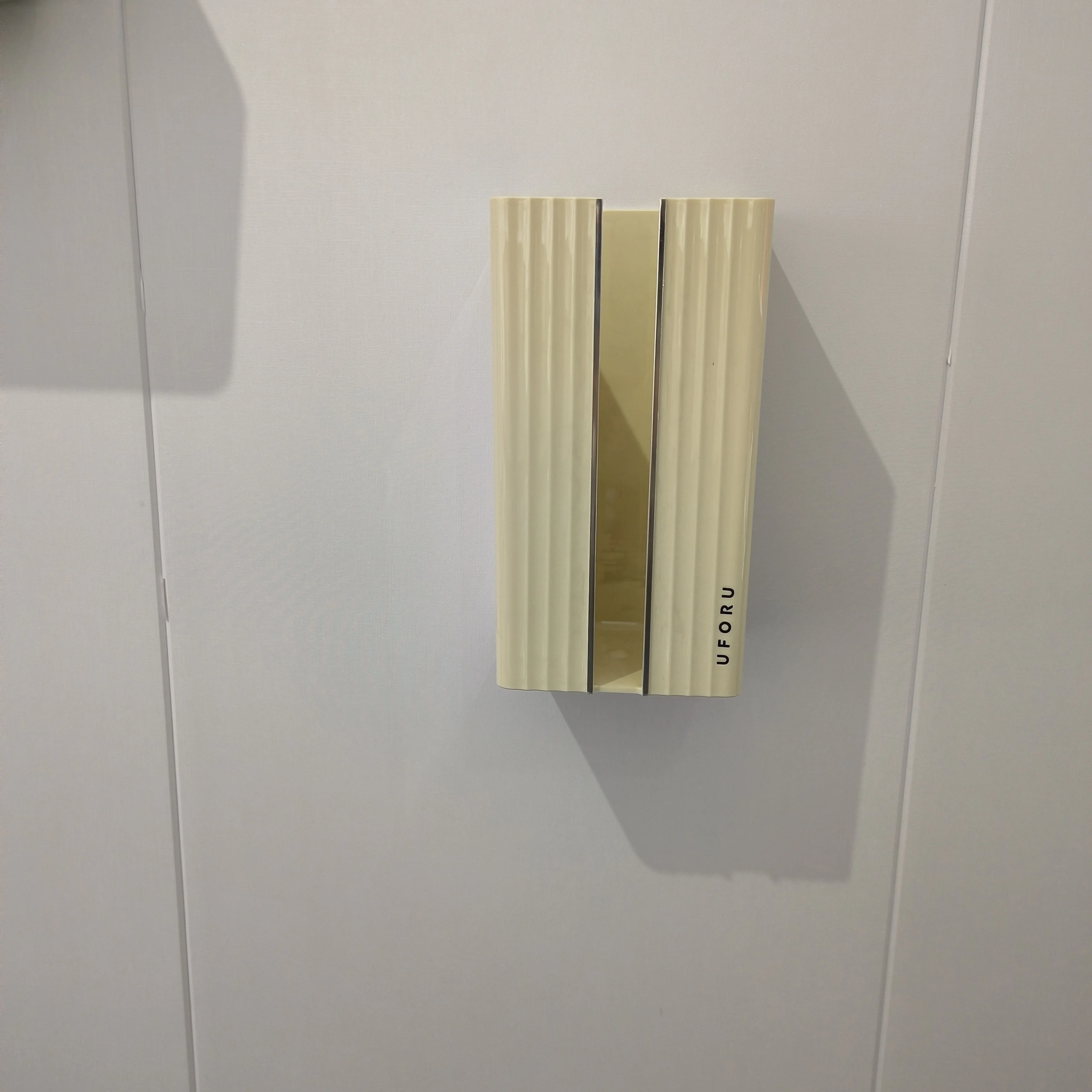 Plastic Transparent Wall-mountable Tissue Box 3