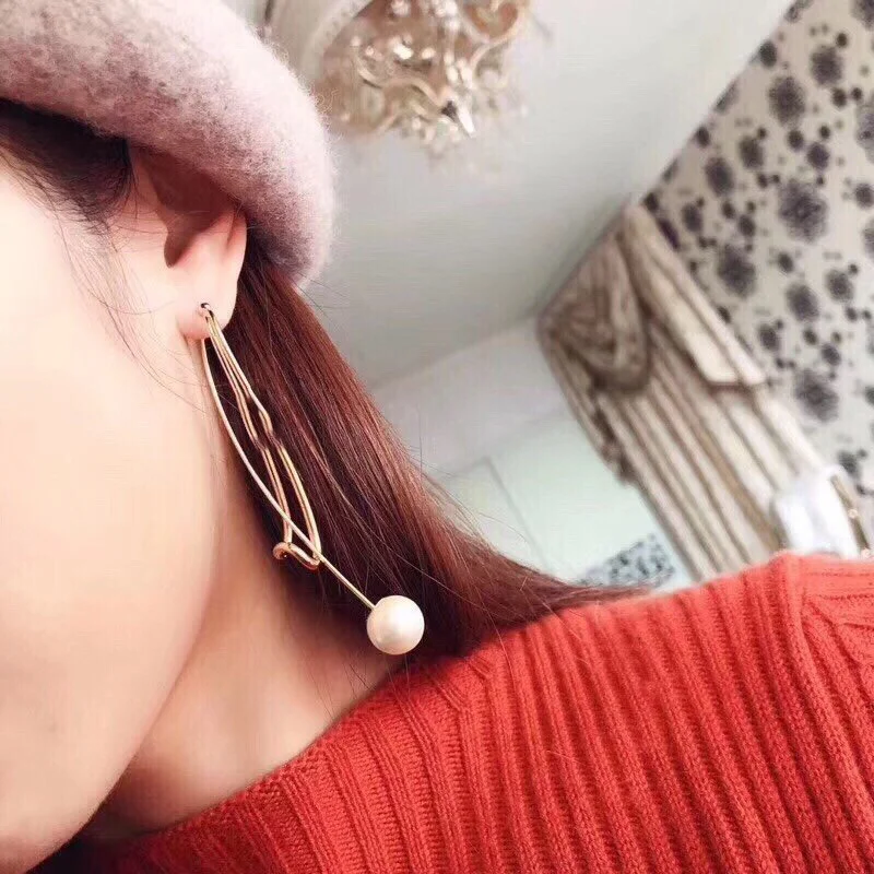 2022 Hot Trend Brand Pearl Earrings Single Earrings Asymmetric Beauty Ear Studs Everyday Wear Is Versatile Jewelry