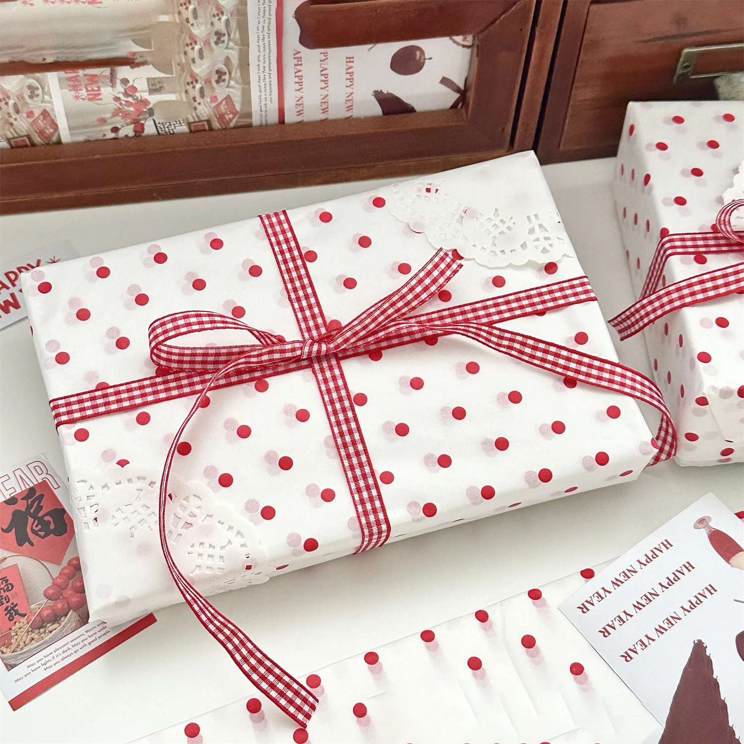 Elegant Polka Dot Gift Wrapping Paper - Versatile and Lightweight