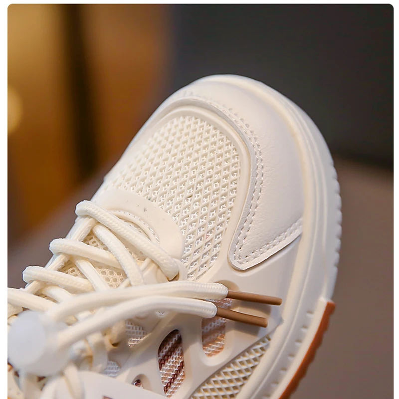 New Children's Sports Board Shoes 2024 Boys' Mesh Breathable Lightweight Running Shoes Girls Student Outdoor Leisure White Shoes 5