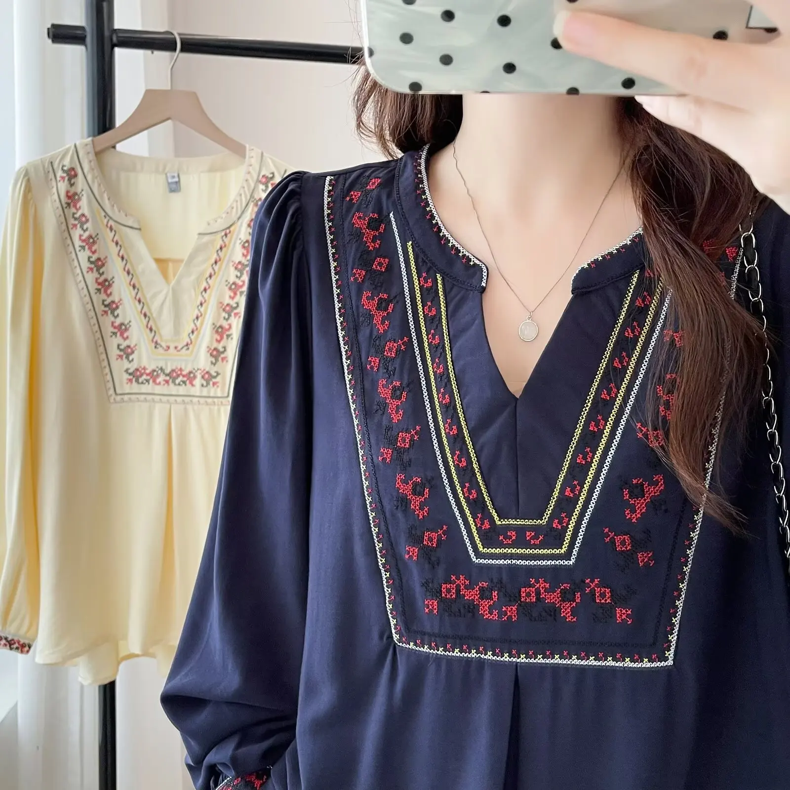 Fashion Plus Size Women's Blouses Autumn New Style Retro V-neck Embroidered Shirt Ethnic Style Top 2583