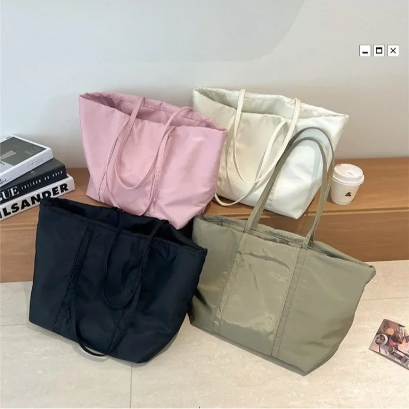 세련된 우아한 가죽 기저귀 가방 미니멀리스트 빈티지 크로스바디 백 여성용 대용량 트렌디 통근 가방