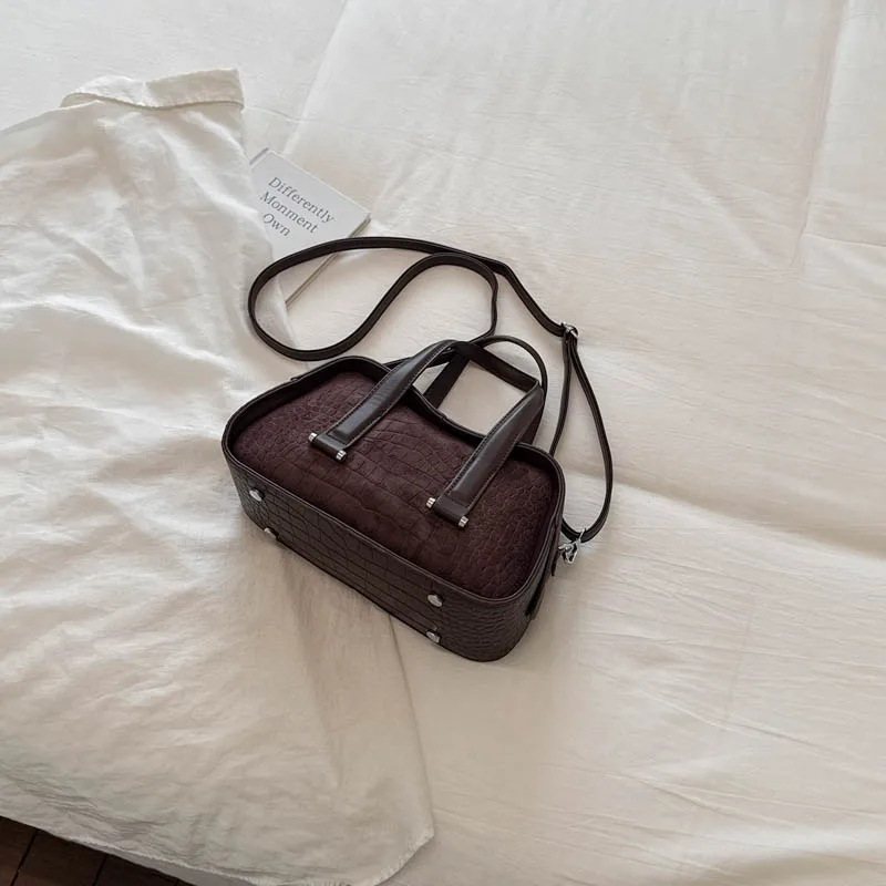 Elegant Cylinder-Shaped Winter Shoulder Bag with Pendant - Luxury Designer Collection