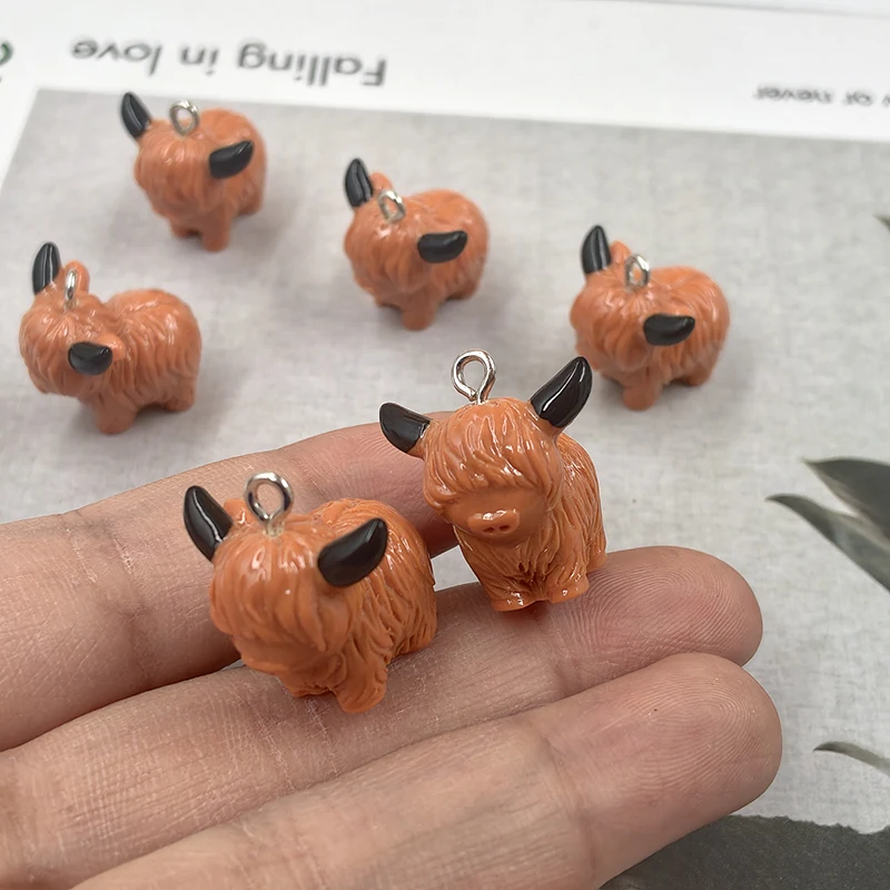 10pcs 하이랜드 암소 참 레진 펜던트 DIY 쥬얼리 귀걸이 팔찌 목걸이 키체인 선물 장식 만들기 용품 C1110