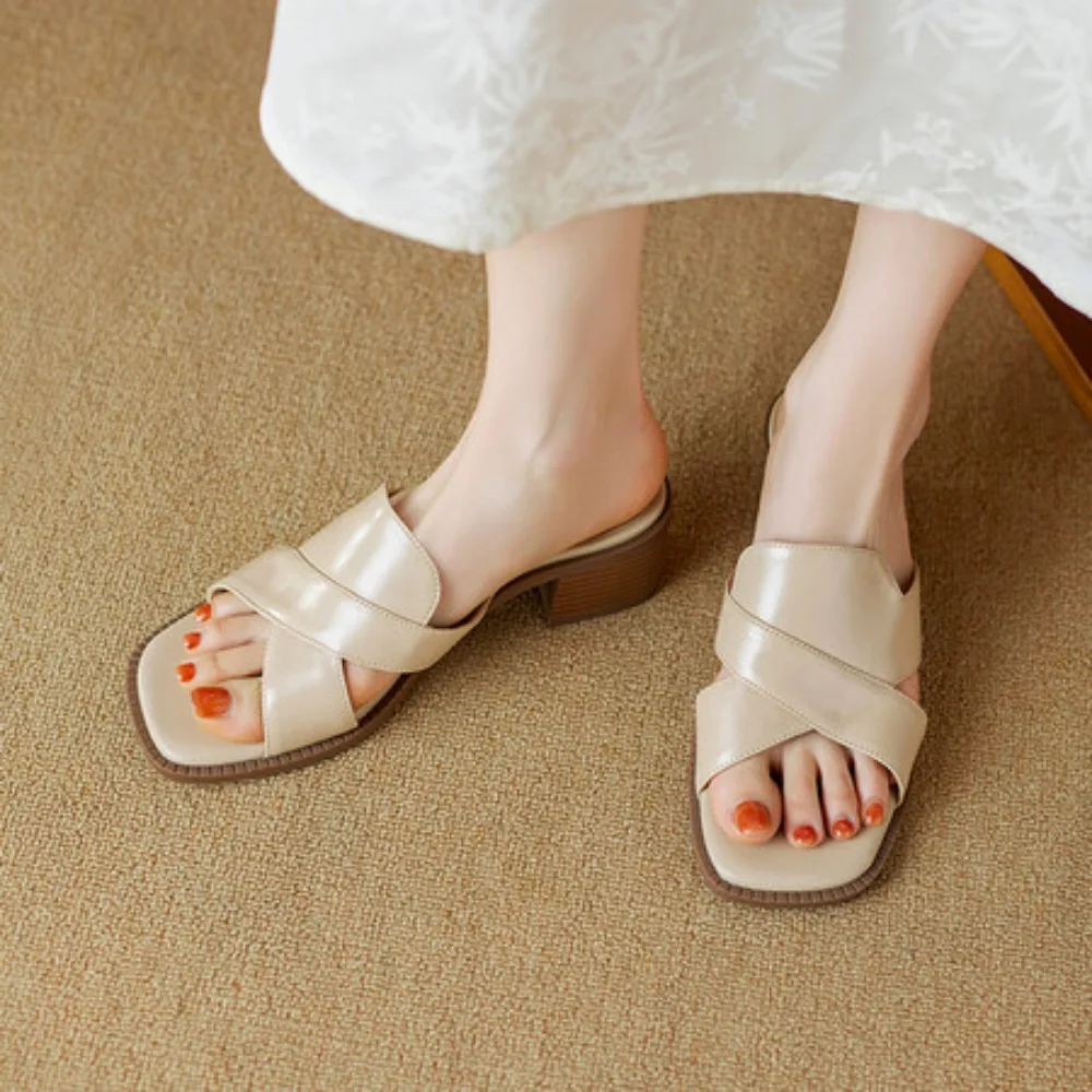 Wearing genuine leather sandals on the outside, summer new style, elegant high heels, retro and simple slippers