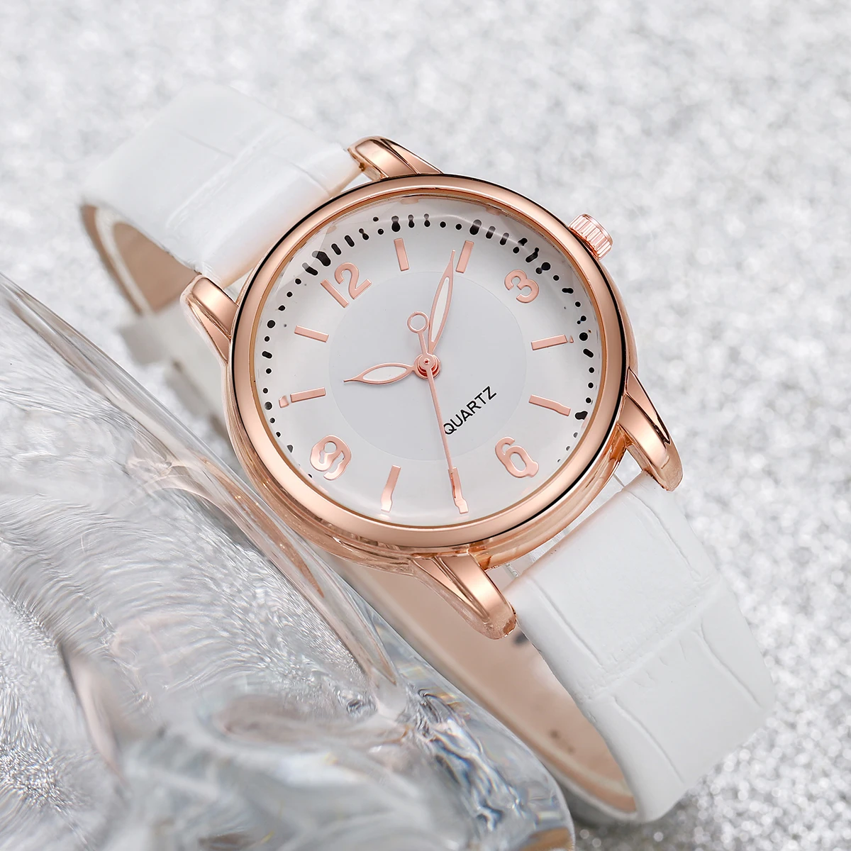 4PCS/Set Women's Fashion Watch Round Dial Leather Strap Quartz Watch with Black White Heart Bracelet 5