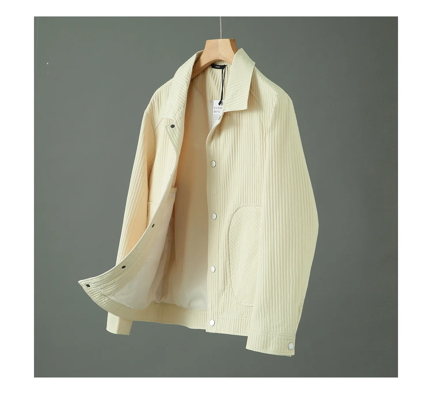 thumbnail image 1 of Nueva chaqueta casual versátil y sencilla de color sólido con cuello otoñal y estampado de burbujas 3D para hombres, 1 of 5