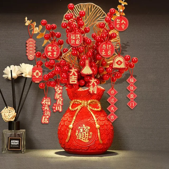 중국 새해 축제 분위기 더하는 인공 식물 장식품
