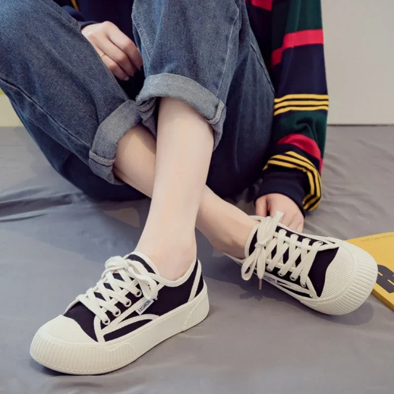 Women's Sneakers Lightweight Female Shoes Versatile Flats White Sneakers Comfortable Women Vulcanized Shoes Lace Up Zapatillas