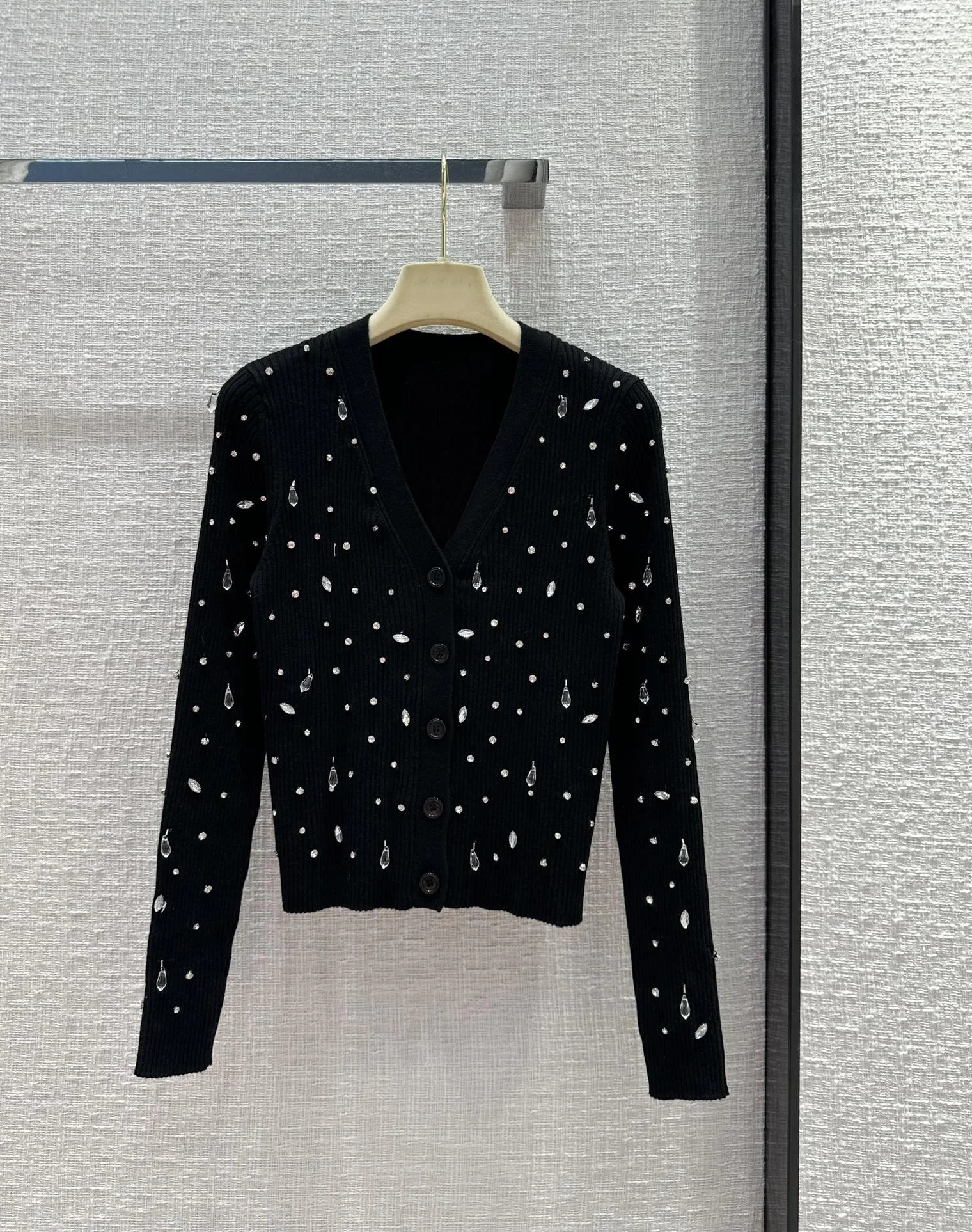 

Heavy crystal embroidery V-neck knitted cardigan, pit strip knitted slim-fit version of the perfect son719