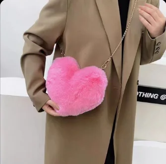 thumbnail image 1 of Bolso de hombro de felpa con cadena pequeña, bolso de mano informal con forma de corazón de melocotón para mujer, bandolera versátil de alta calidad y lujo, 1 of 5