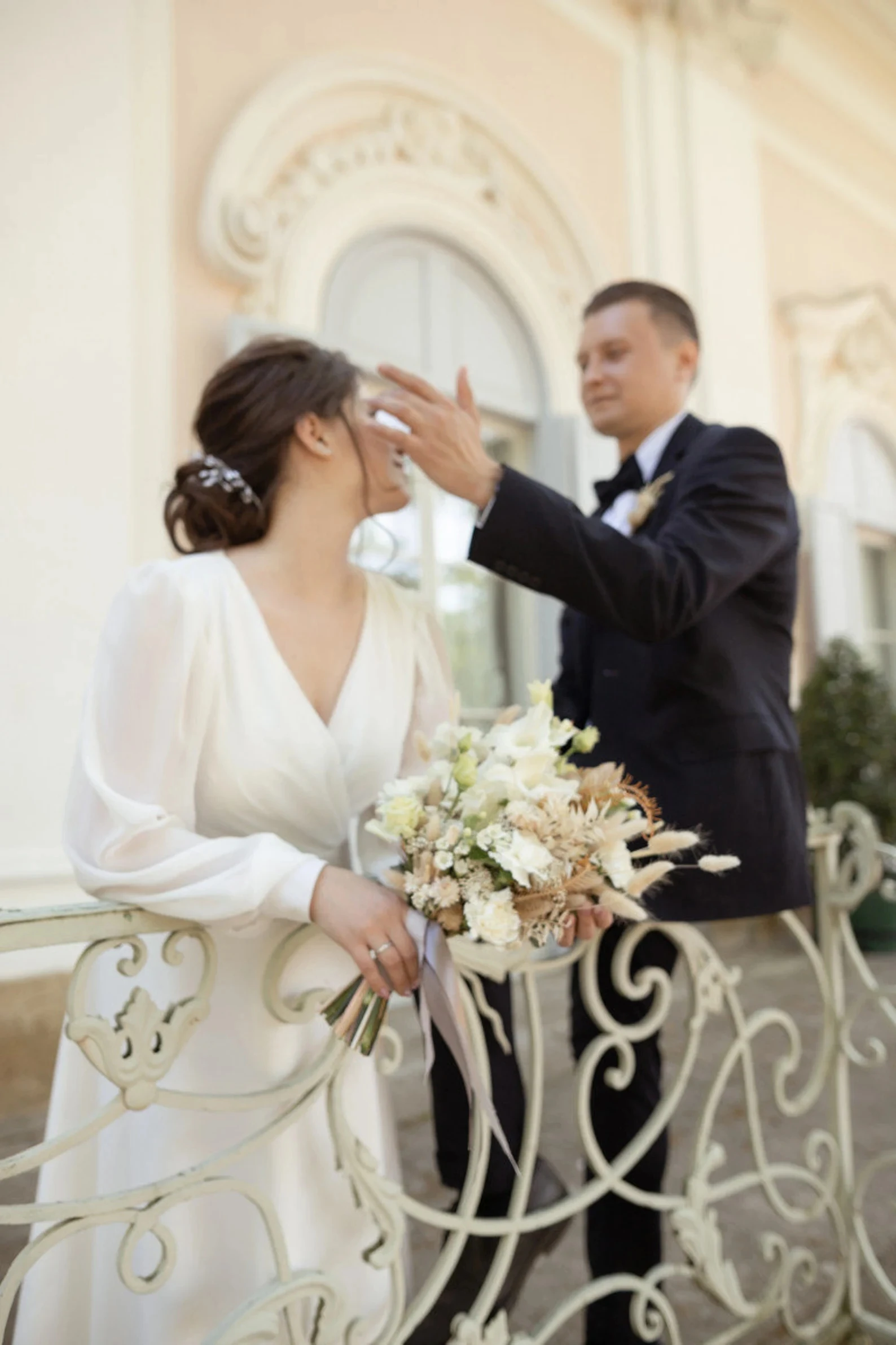 French Wedding Dresses Ivory Short Bridal Gowns V Neck Puff Long Sleeves Tea Length Chiffon Outdoor Marriage