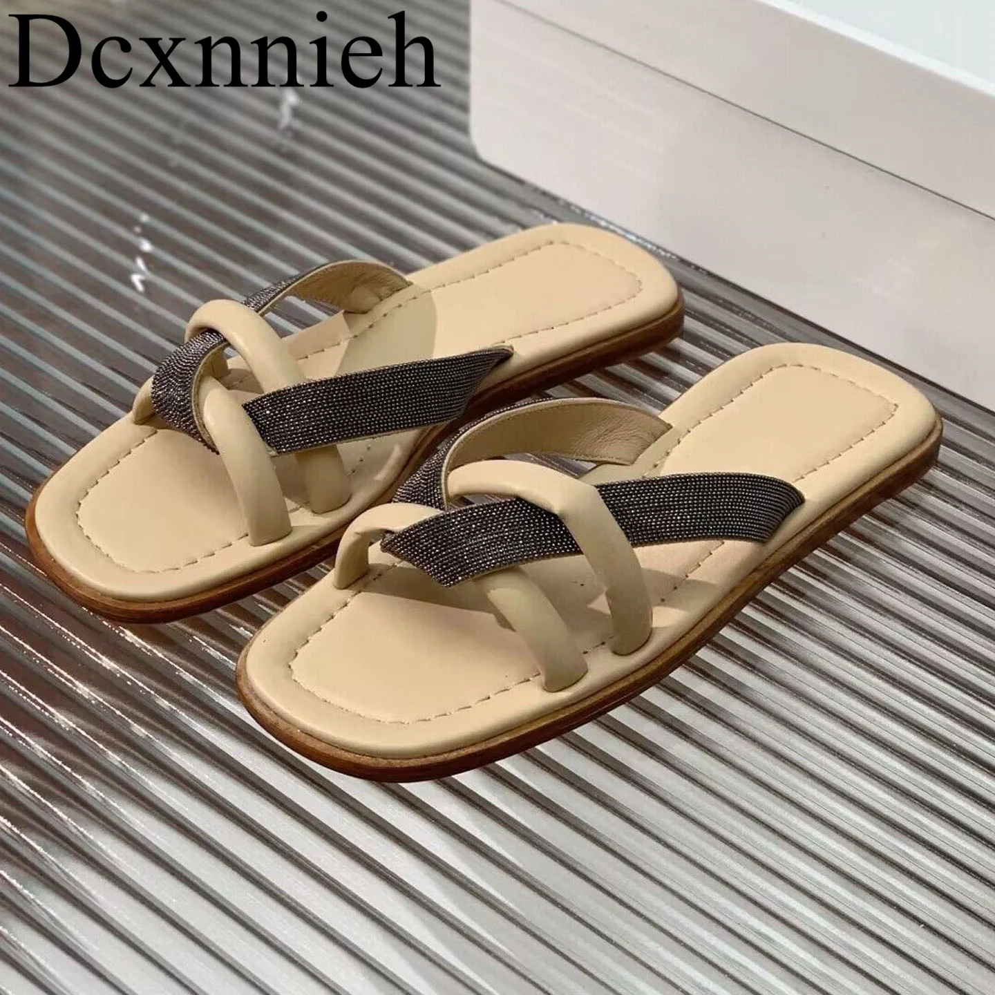 

Summer Fashion Leather Open Toe Rhinestone Decorative Slippers with Fine Band Combination Beach Vacation Simple Flat Shoes 2023