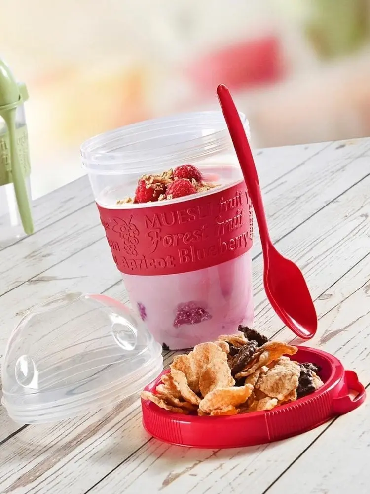 Cereal On The Go, Cup Container Breakfast Drink Milk Cups Portable Yogurt  and Travel To-Go Food Containers Storage With Spoon(Red)