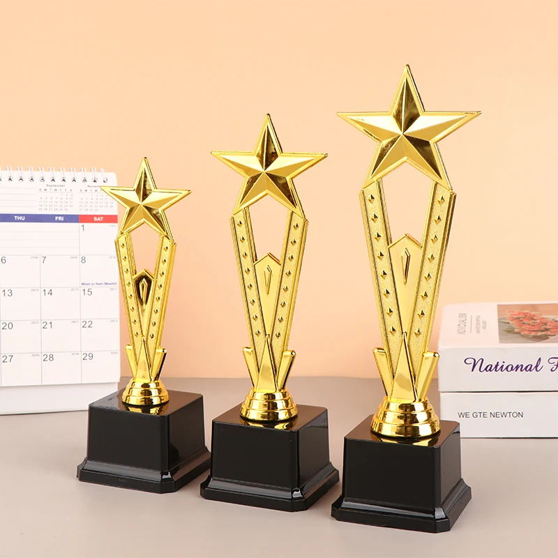 Plastic Trophy Toys 1Pcs Children Award Trophy Toys Plastic Star Trophies For Kids Competition Reward Prize Parties Favors Gifts