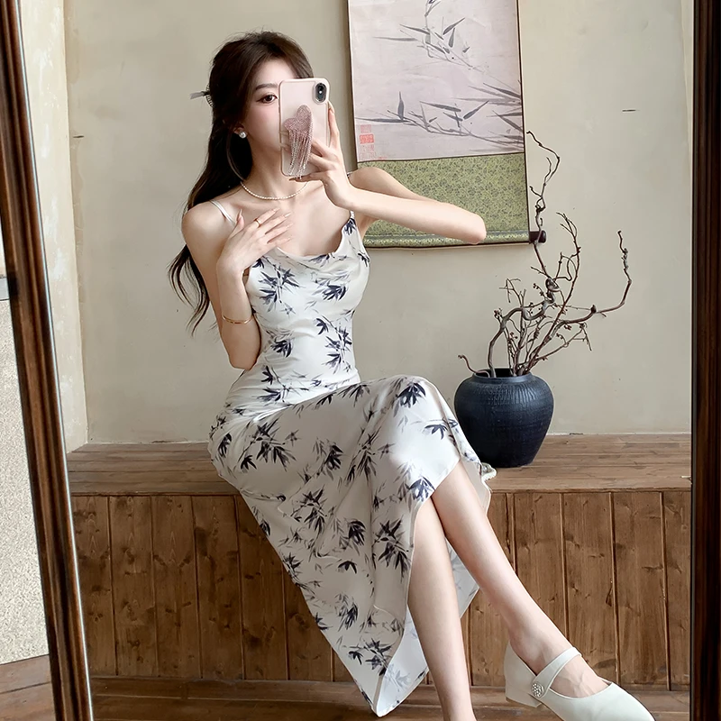 

Chinese style high waisted floral camisole dress for women with pure desire to swing collar, printed buttocks, mid length skirt