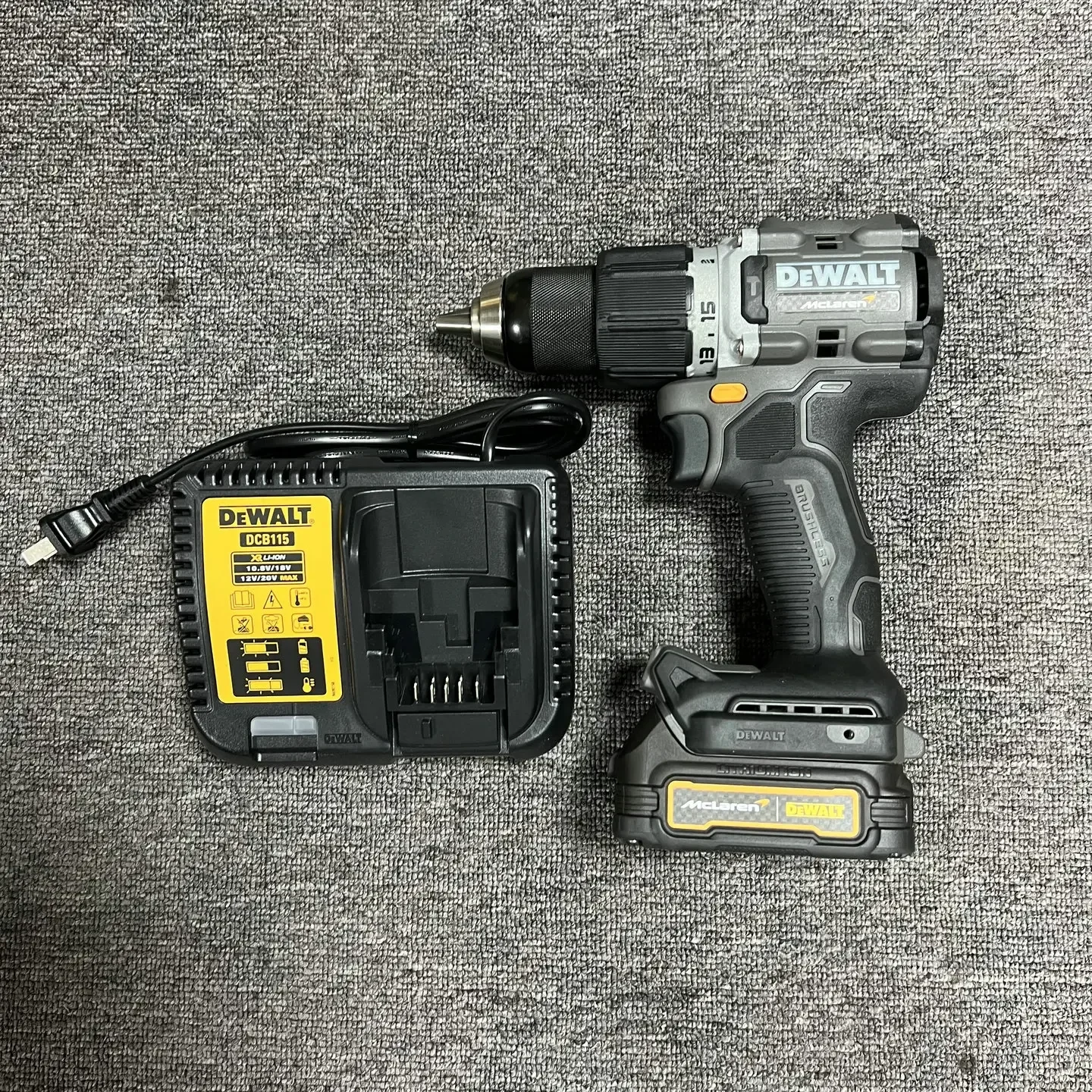 

DeWalt McLaren F1 Team DCD85ME2GT-GB Brushless Hammer Drill 1.7AH Set