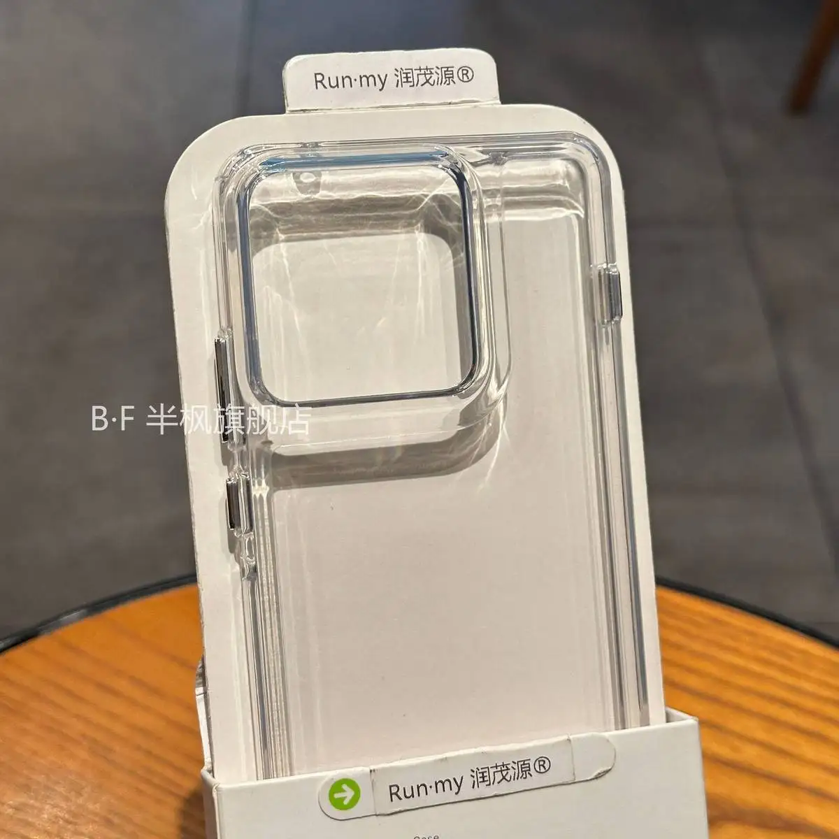 Luxury Transparent Acrylic Back Cover with Fall Protection for Moto Signature Edge 70 Ultra