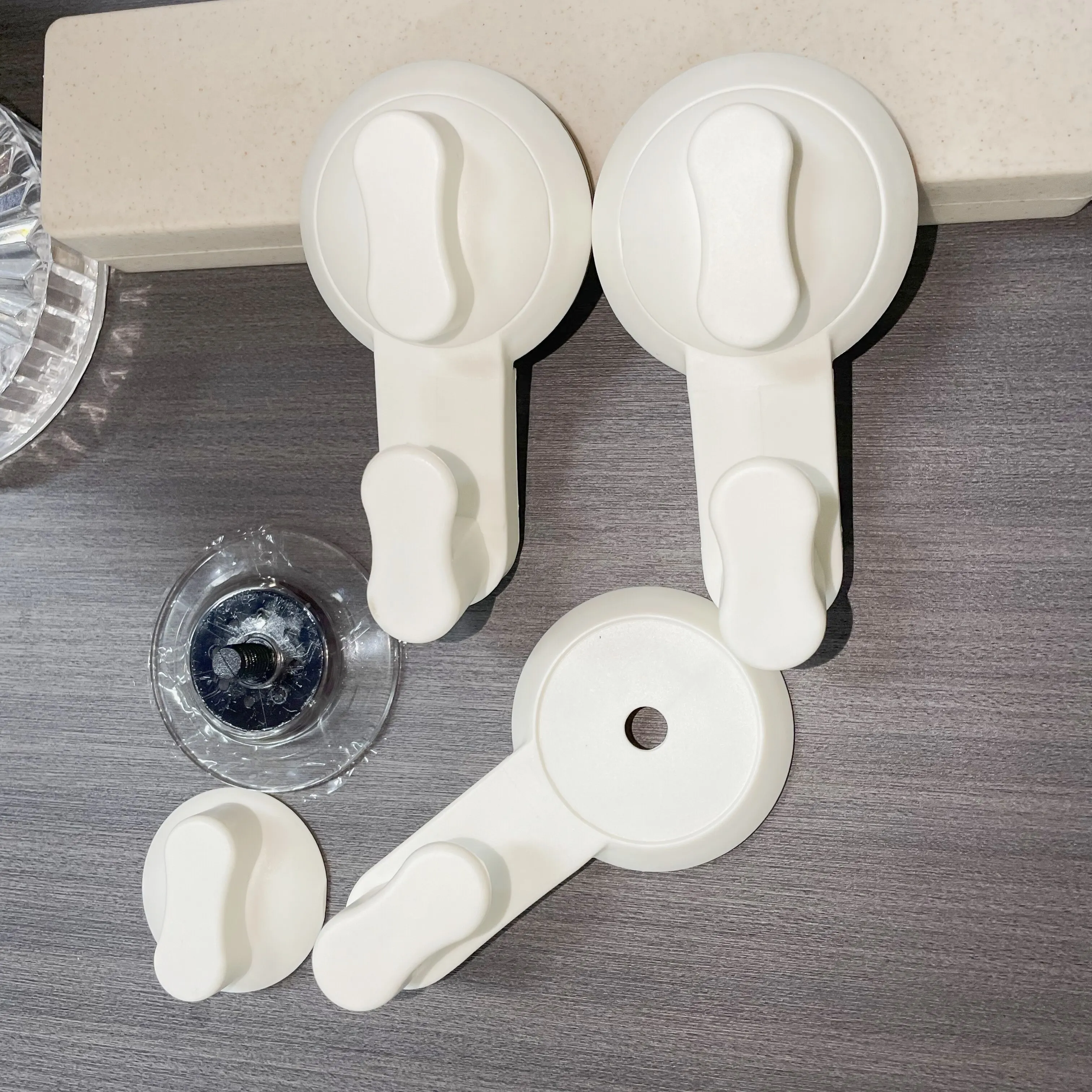 3pcs Durable Suction Cup Hook for Hanging Clothes Towels in Bathroom Door Bedroom Wall with suction cup hook