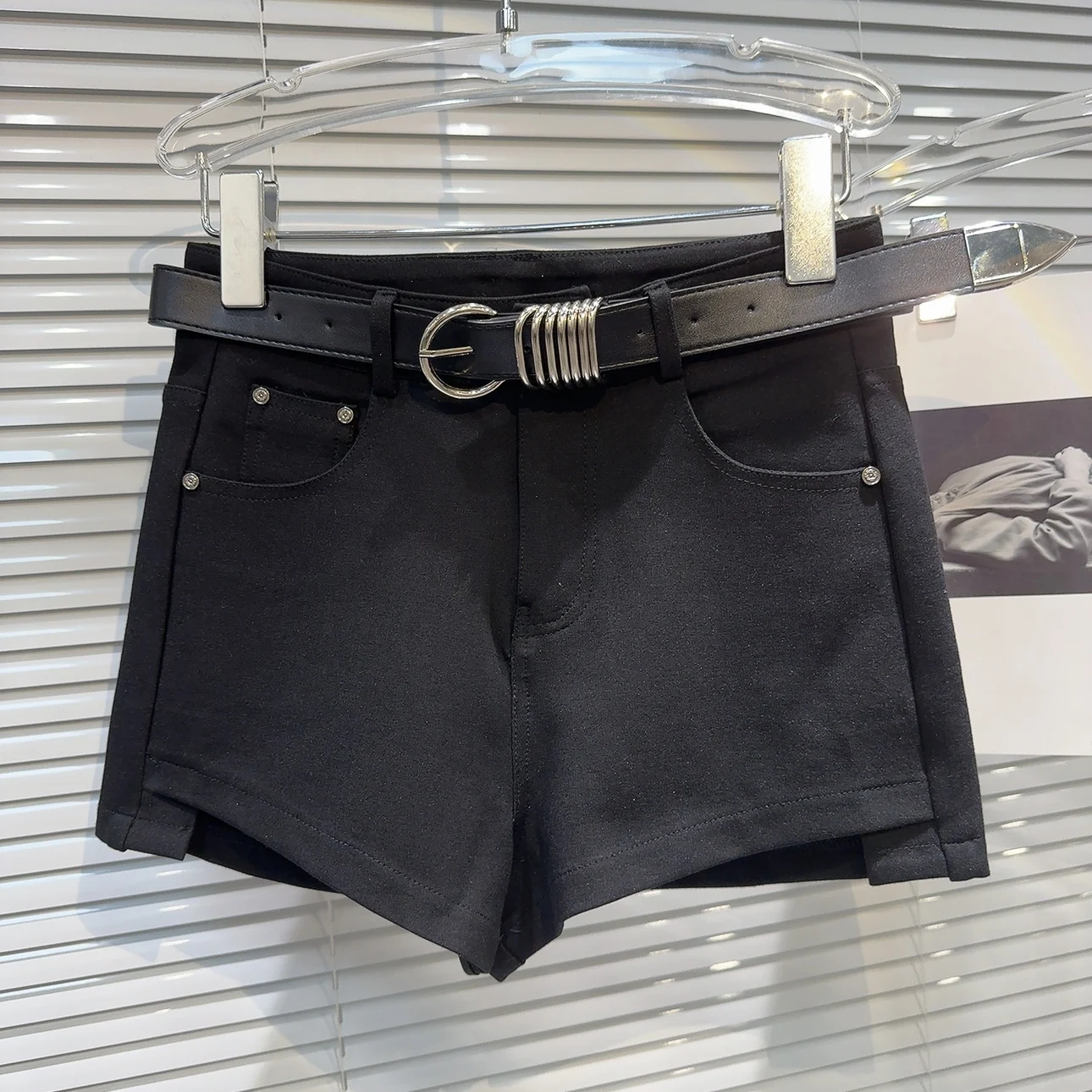 Elegant Short Pants for Women 2024 Summer New Hot Girl Metallic Belted Beveled High Waisted Solid Color Short Shorts Female