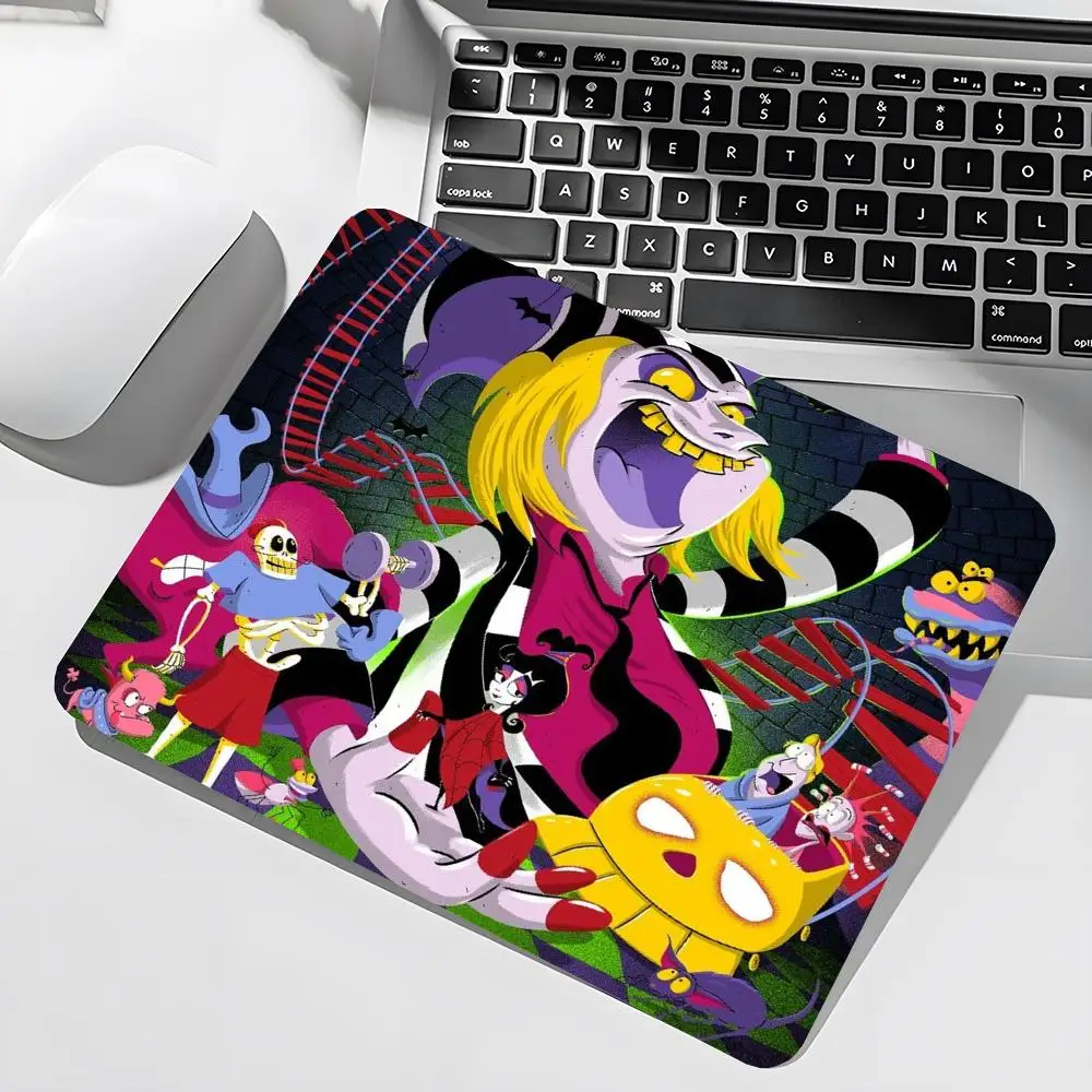 thumbnail image 1 of Alfombrilla de ratón para gamer de la película B-Beetlejuice, tamaño grande, para escritorio de oficina, 450 x 400 x 2 mm, resistente al agua, 1 of 5