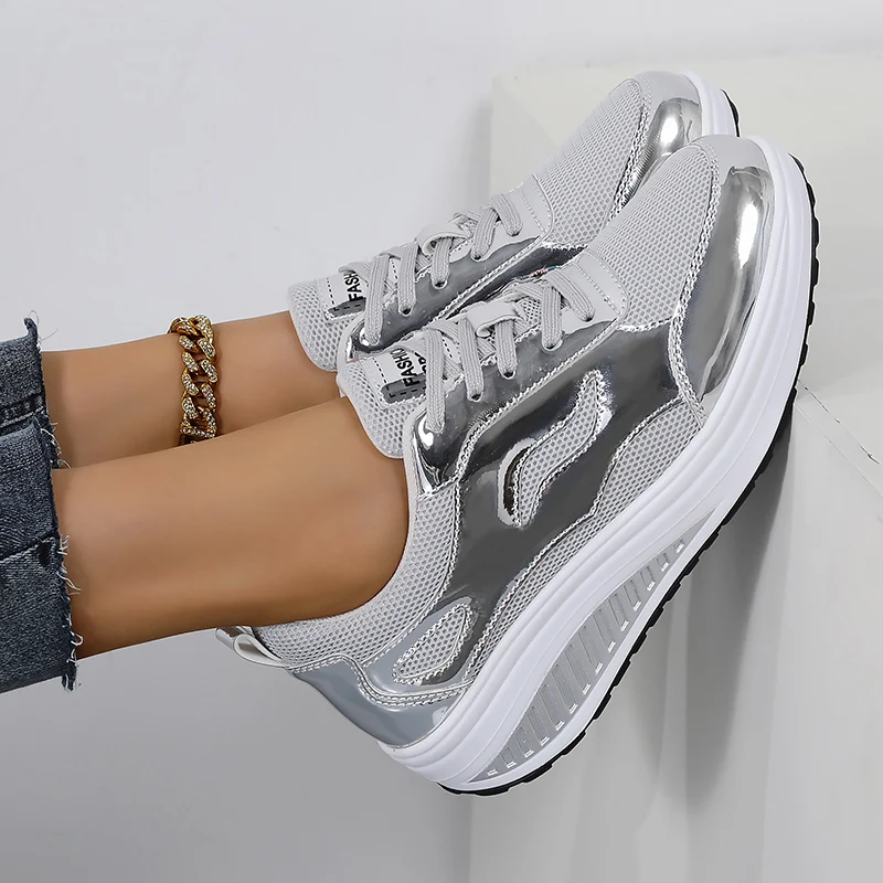 Рисунок 6 - Кроссовки женские сетчатые на толстой подошве