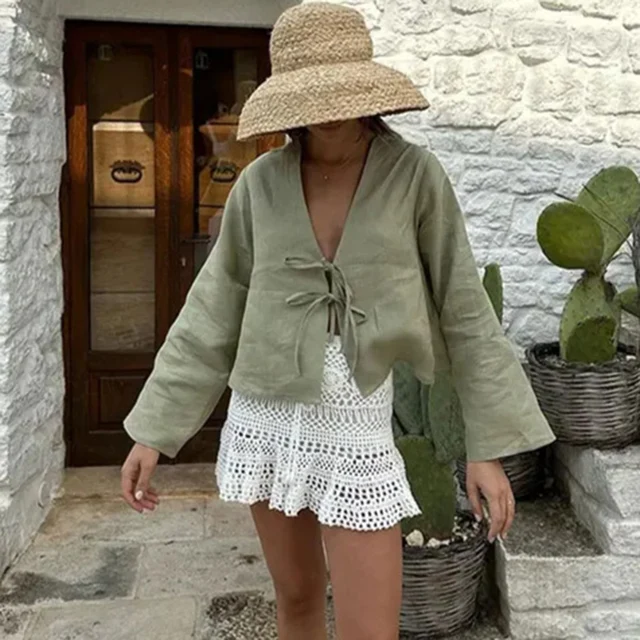 ALOBEE: A Elegância Casual para a Temporada Primavera/Verão 2024 4 Blusa Loose Lace Up Bow da ALOBEE