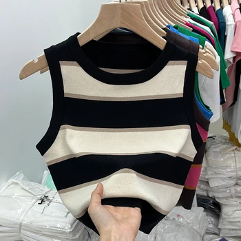 قطع علوية ضيقة مخططة متعددة الاستخدامات على الطراز الكوري لعام 2025 ملابس صيفية للسيدات ملابس خارجية بدون أكمام قطع علوية نسائية قصيرة