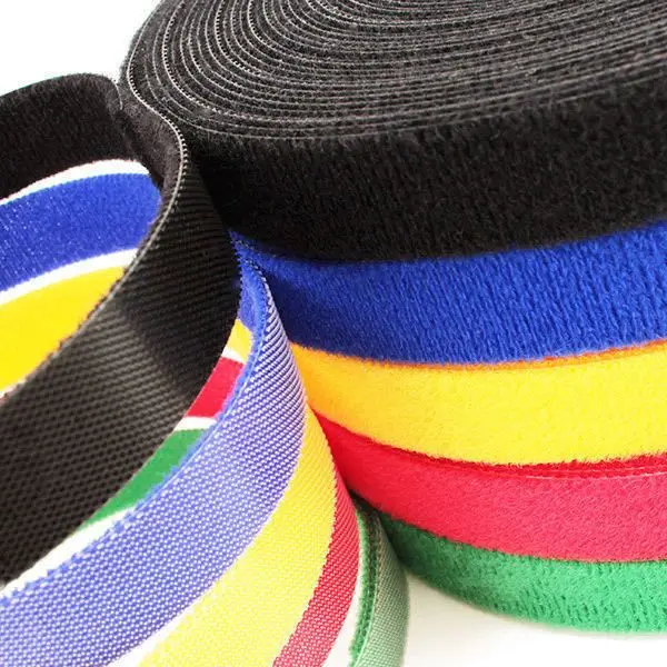 Attaches De Câble Réutilisables Réglables Noires De 5m Avec 25 Boucles Et Sangle De Fixation A Crochet Pour Gestion Des Cables 5m X 2cm Noir 99140338