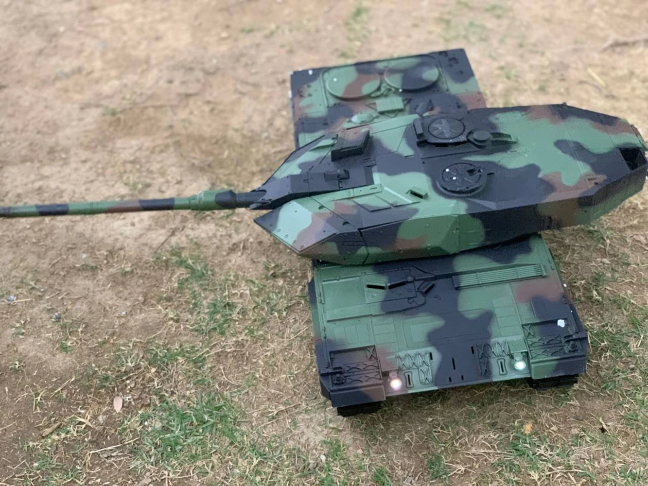 Henglong 3889  27" Inch GE Remote Control Tank Leopard 2A6 Main Battle Tank  RC Battle War Vehicle Smoke Shooting Shoot Effect 2