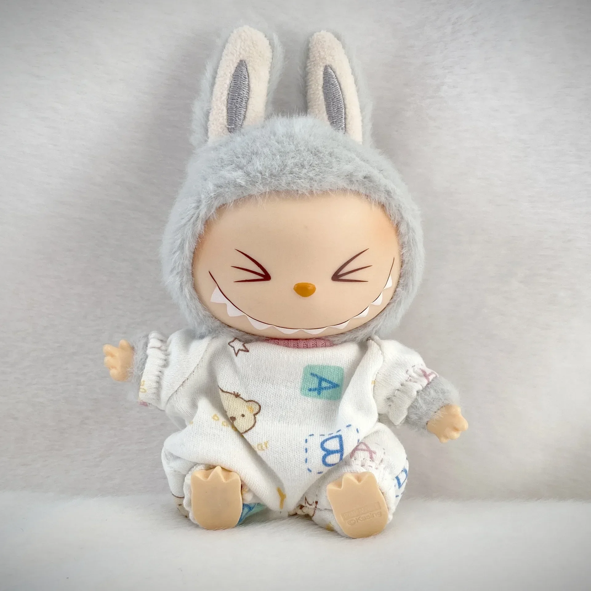 17cm Labubu Lila Bear Pajamas Set Adorable Doll Clothes with Bib