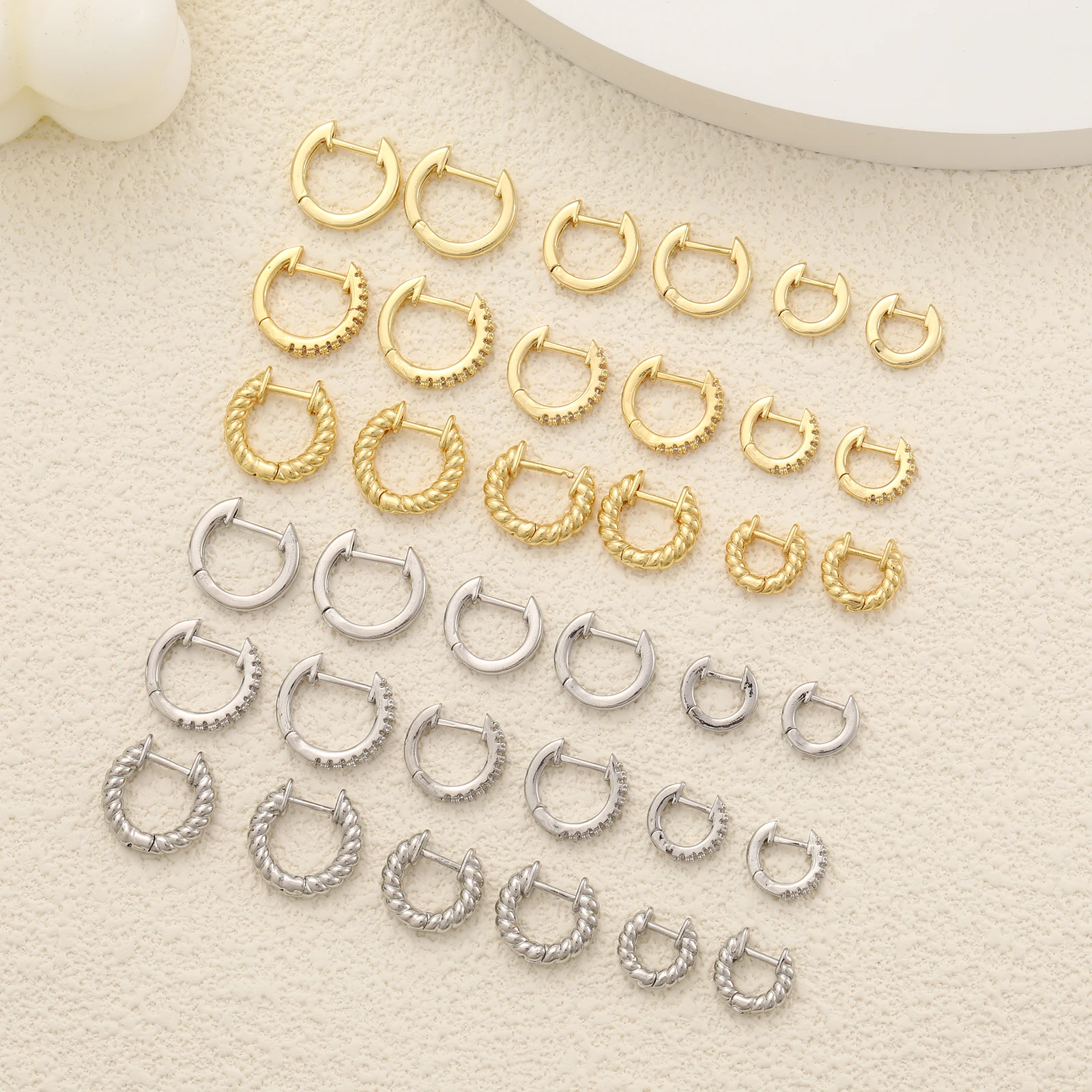 2024 New Smooth Metal Chunky Hoop Earrings for Women Fashion Gold Color Round Circle Hoops Girls Statement Earrings Punk Jewelry