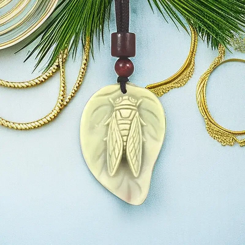 

Jade Cicada Pendant Amulet Chinese Amulets Stone Vintage Designer Natural Carved Charms Jewelry Luxury Necklace Gemstone Men