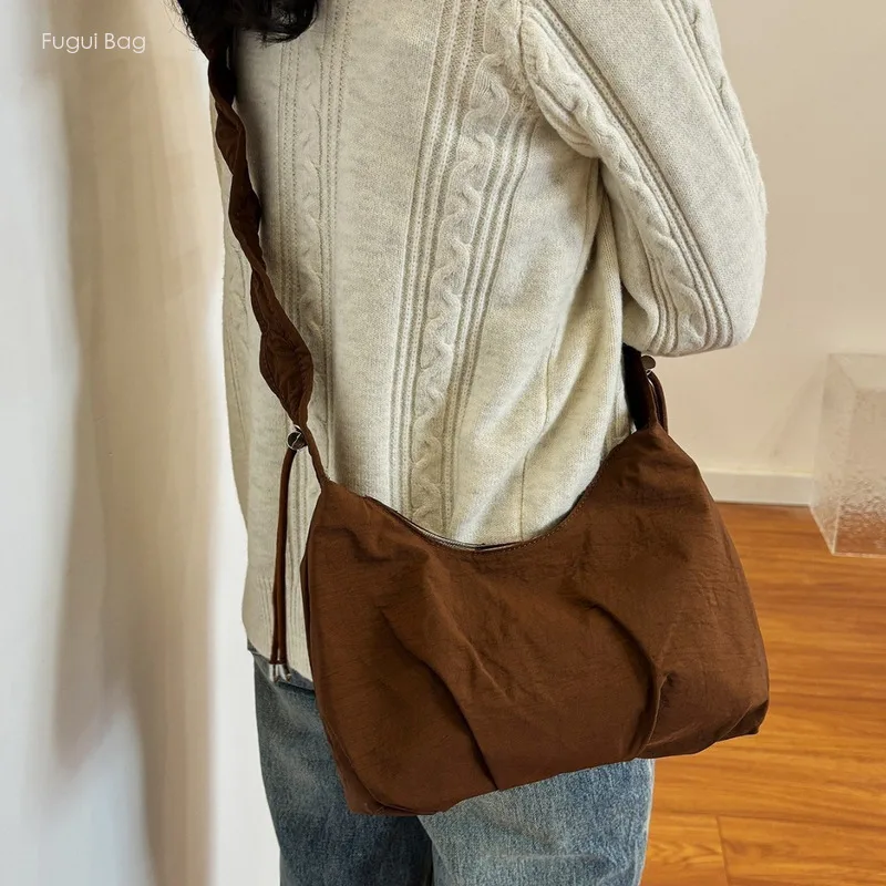 Women's Single Shoulder Dumplings Fashionable New Pleats under the Armpits Casual Minimalist Commuting Large Capacity