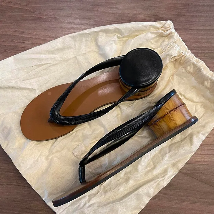 

Women's Summer Flat Bottomed Flip Flops with Raised Height Inside and French Style Sandals with Toe Clips for External Wear