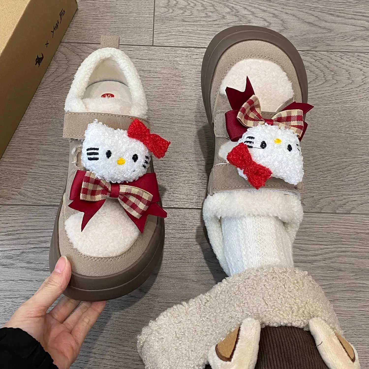 Miniso Hello Kitty-zapatos de lona con forro polar para mujer, zapatillas de Velcro de fondo grueso, Invierno