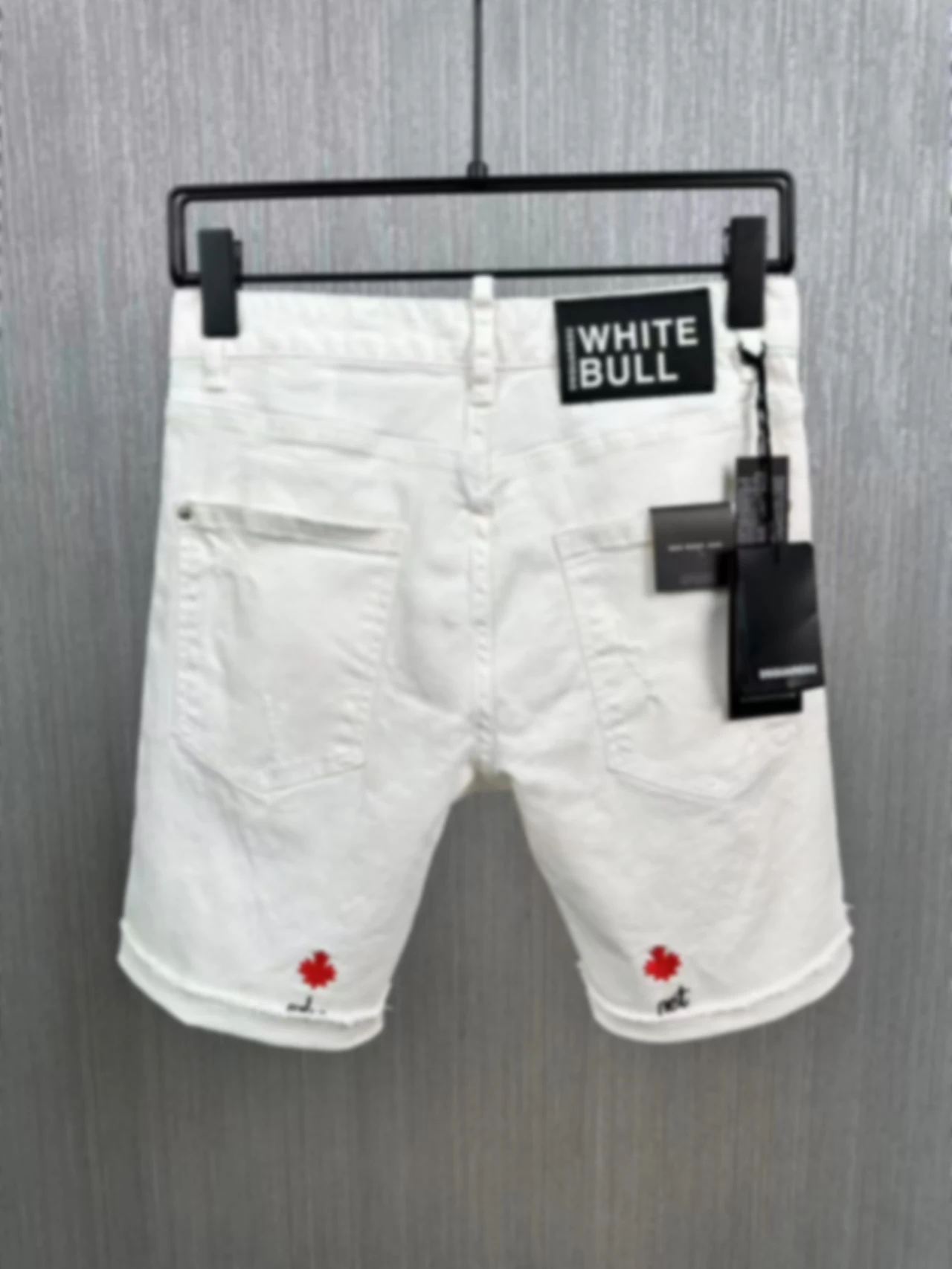

2024 Spring/Summer New D2 Jeans Trendy Men's Washed and Worn Hole Paint Splashing Slim Fit Denim Shorts Men's