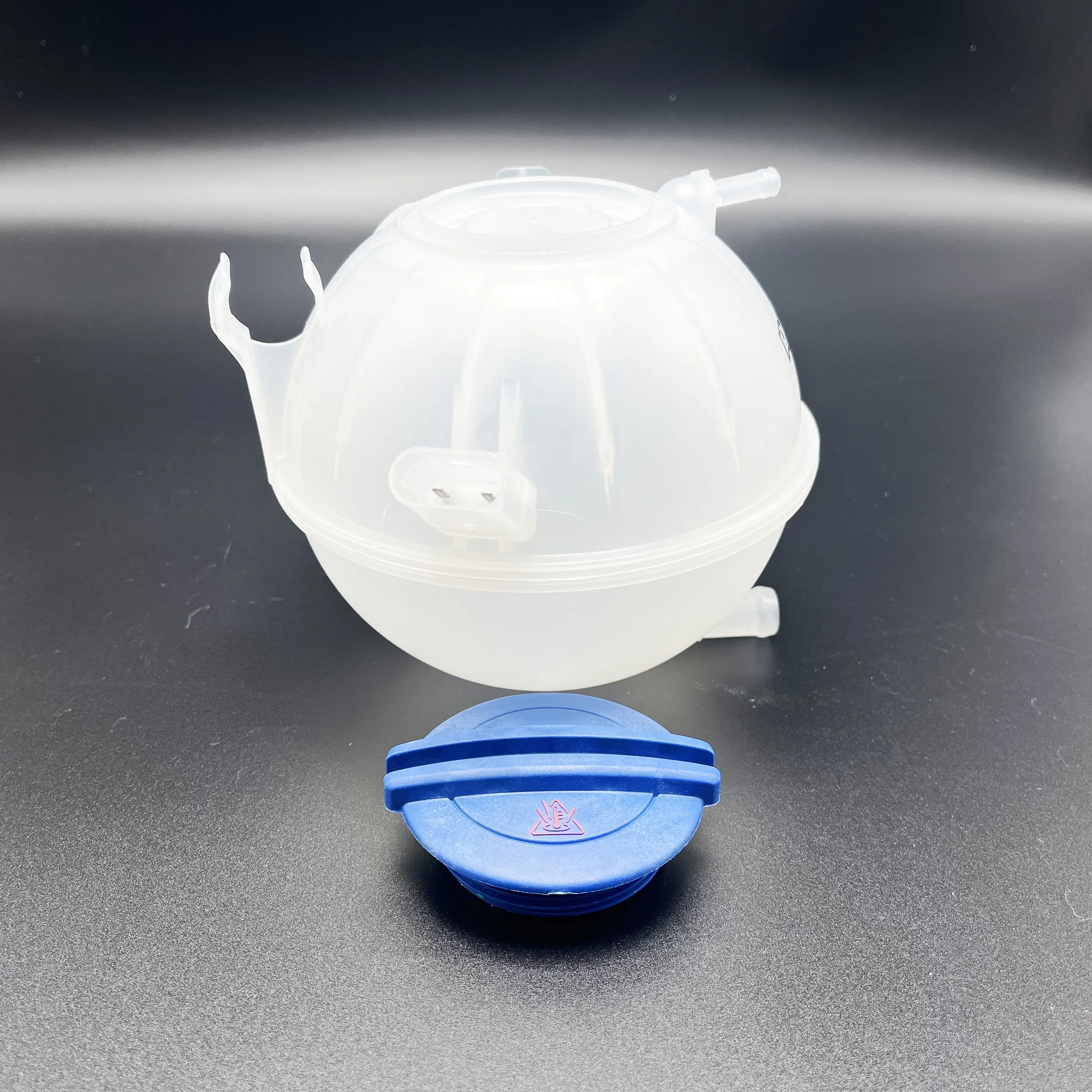 X AUTOHAUX Coolant Radiator Reservoir Tank 1K0121407A Coolant Overflow  Expansion Bottle with Cap and Sensor for Volkswagen Jetta Tiguan Golf for  Audi A3 Q3 TT : Amazon.in: Car & Motorbike 1K0121407A 車用クーラントリザーバー 膨張タンク+キャップ、のためにVW JETTA III (1K2)(2005/08-
