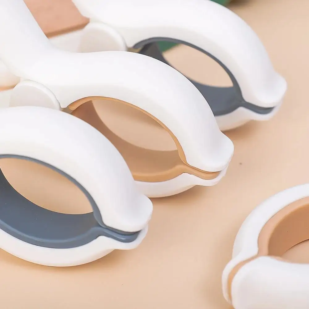 Description Picture 5 of item3pcs Large Beach Towel Clips Plastic Strong Windproof Clothes Pegs Quilt Hanging Clip Reusable Non-slip Fixed Drying Clothespin