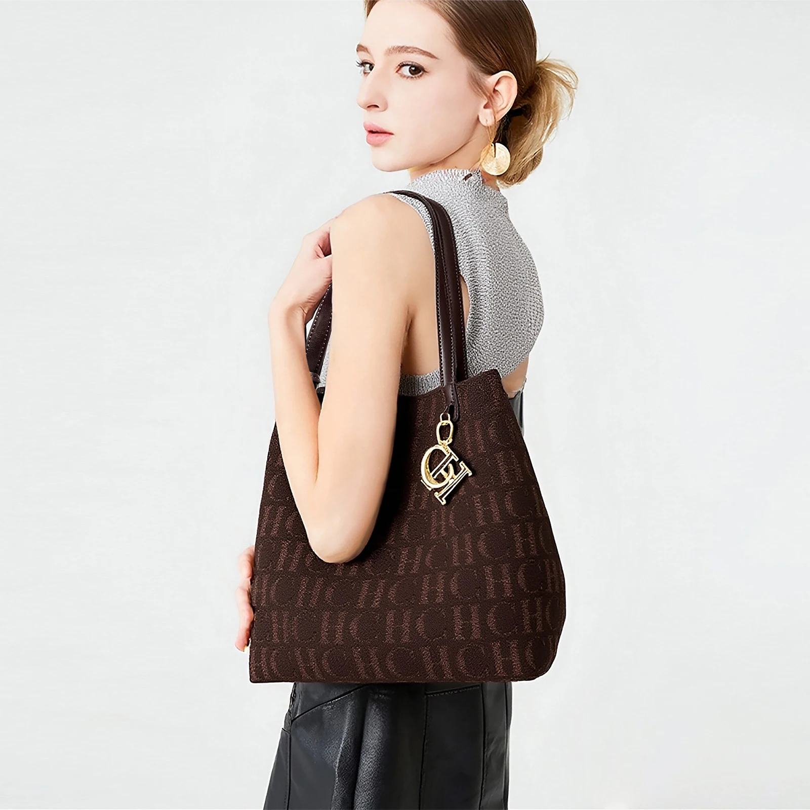 حقيبة دلو نسائية عصرية ذات لون سادة