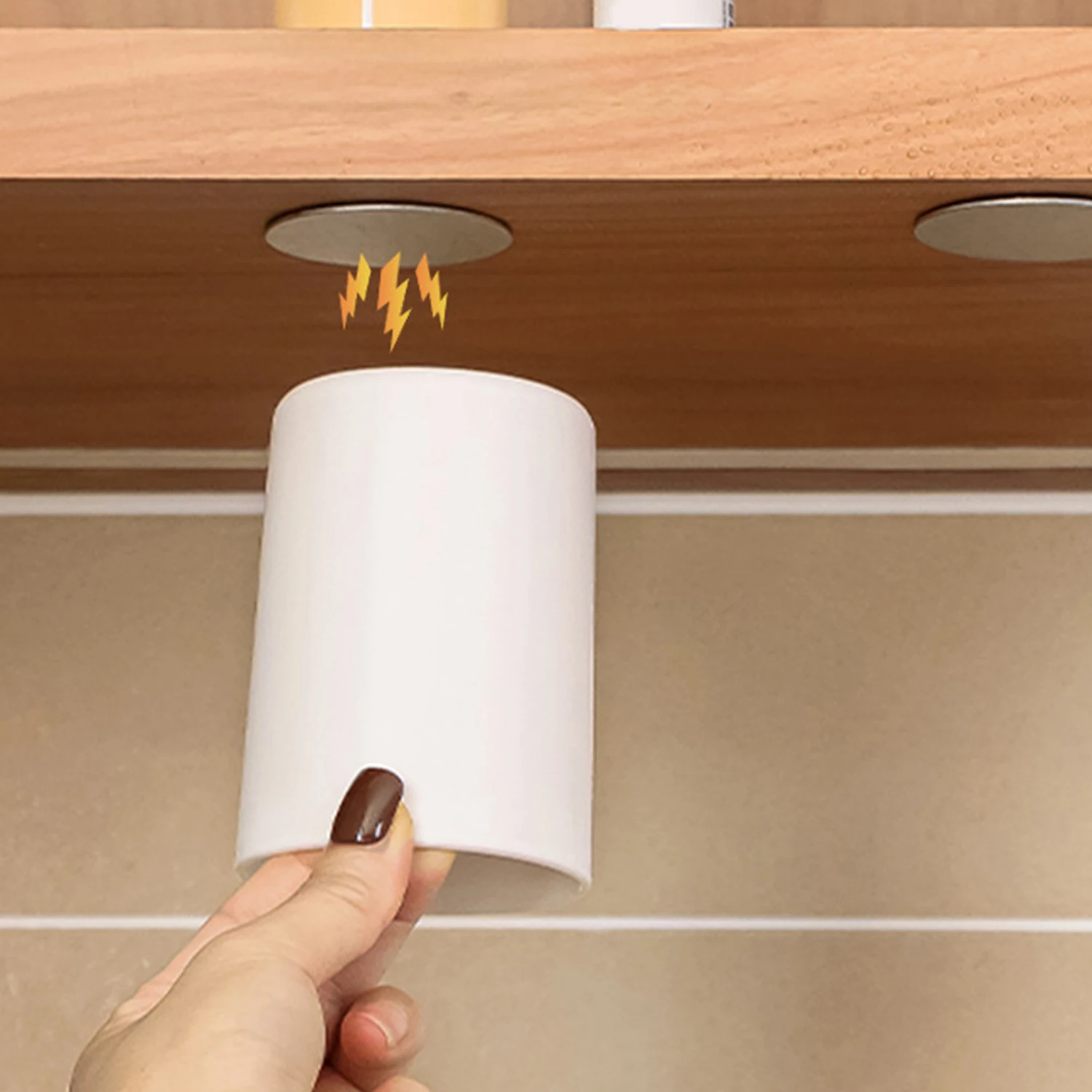 

Creative Magnetic Suction Mouthwash Cup Punch-Free Mug Upside-down Brushing Cup Holder Home Bathroom Accessories