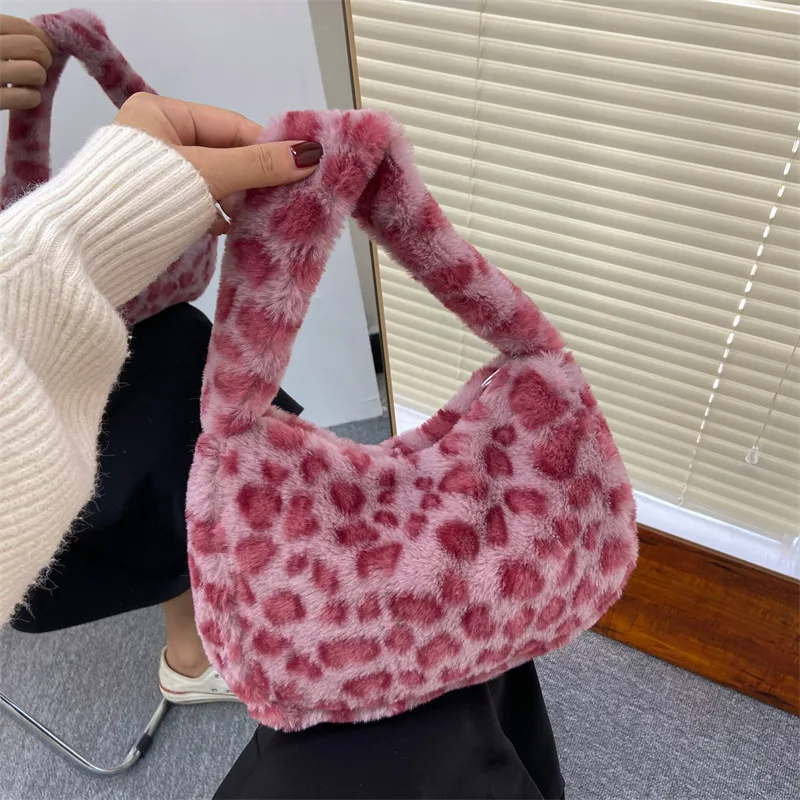 Stylish Leopard Pattern Tote Bag Soft Plush Handbag Underarm Shoulder Bag Women'S Casual Armpit Bag Lipstick Key Bag Trendy
