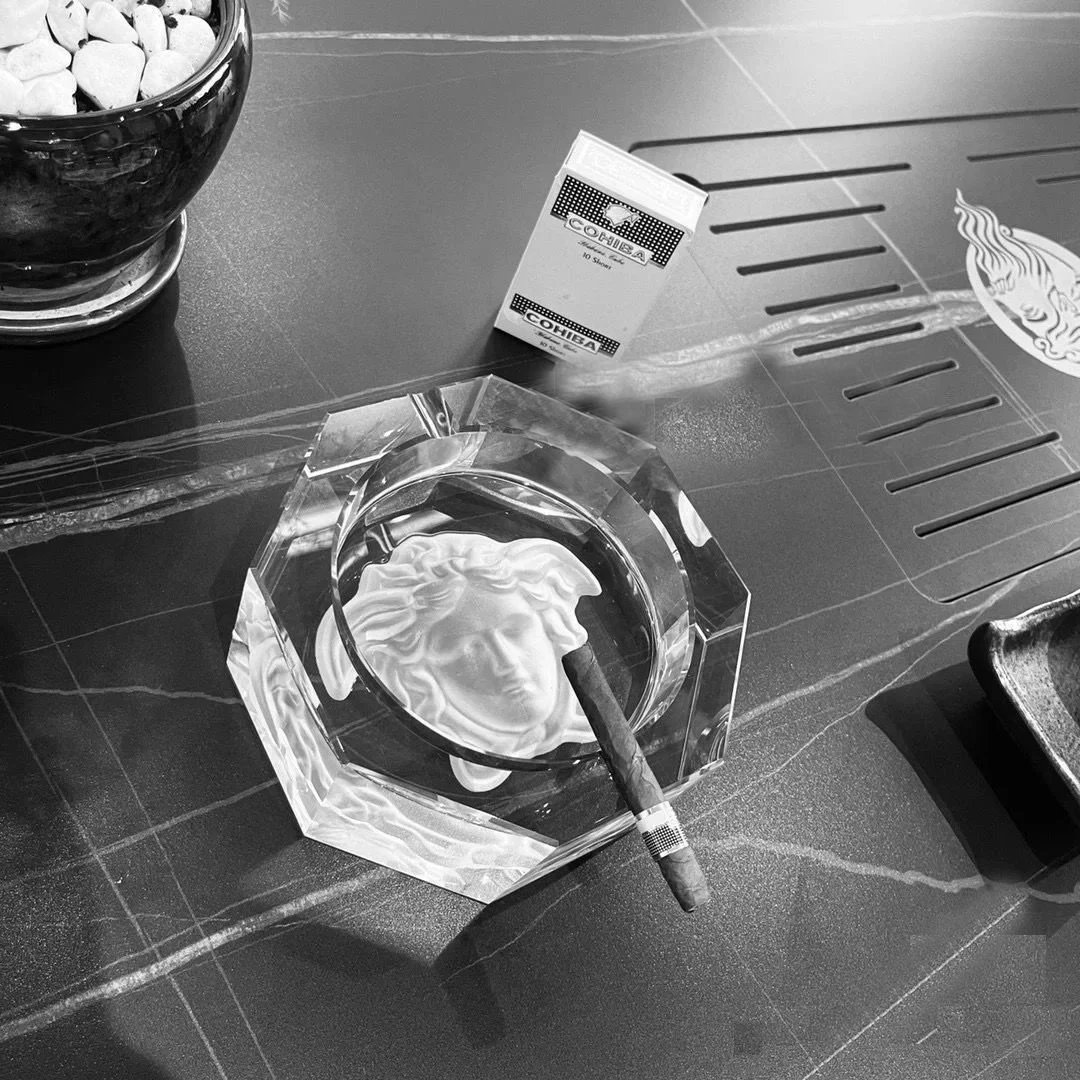 

Birthday Gift Light Luxury Medusa Personality High Aesthetic Value Living Room Gift Boyfriend Crystal Ashtray