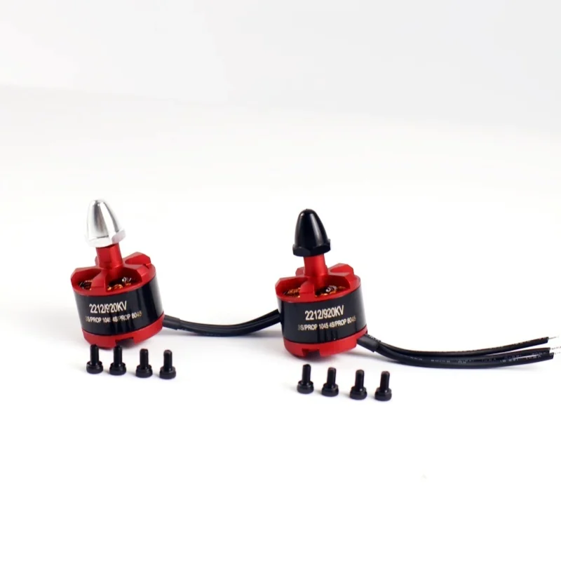Moteur Brushless 2212 920KV CW/CCW avec hélice adaptée, prêt à être installé sur un drone quadcopter.
