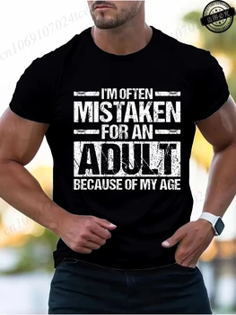 T-shirt estive da uomo e da donna: Spesso sono confonduto con un adulto grazie alla mia età - T-shirt grafiche con citazione 'Adulting' - Design di magliette divertenti