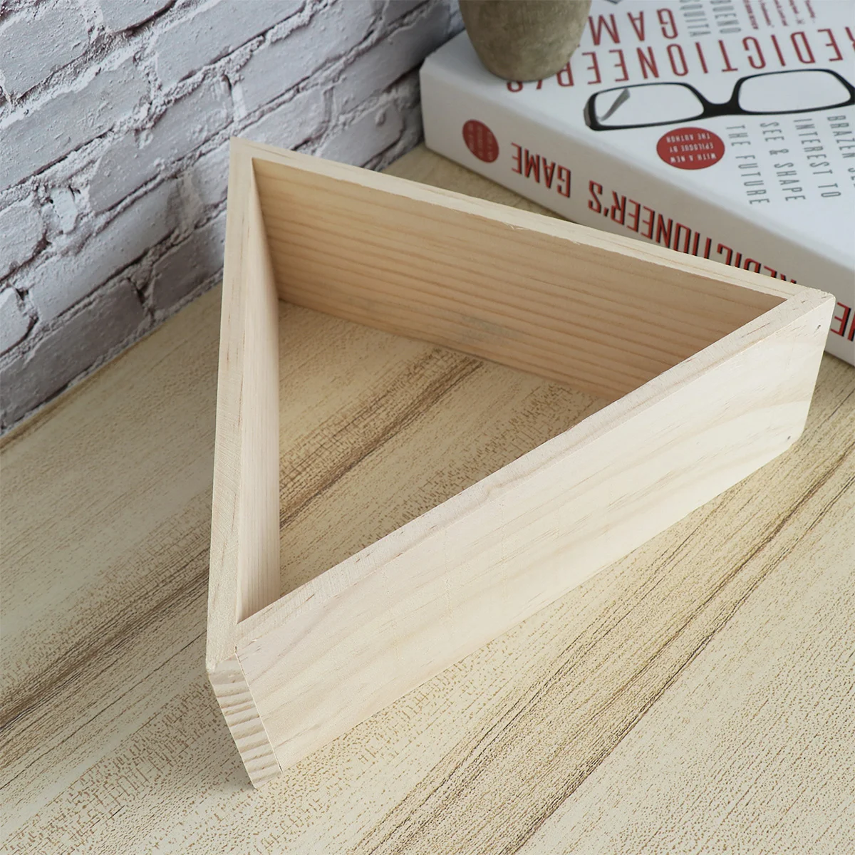 

Hollowed Simple Shape Triangle Shelf Home Daily Storage Use Shelf Pinewood Hand-made Home Decoration Tool