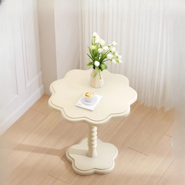 현대적 유행의 절정: 스탠딩 티 소파 테이블