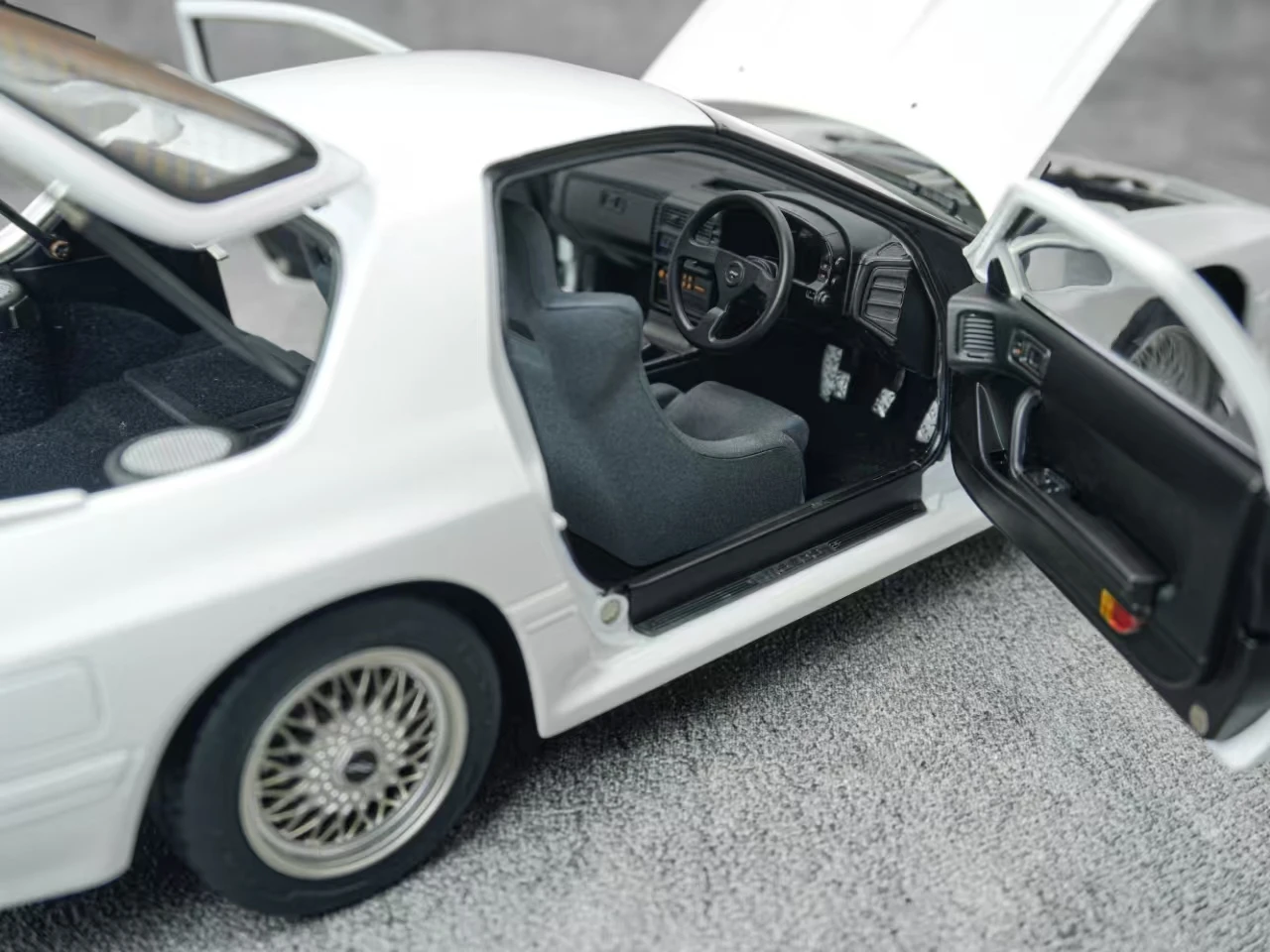 Whelart 1:18 RX7 FC35 合金車モデルコレクションディスプレイ