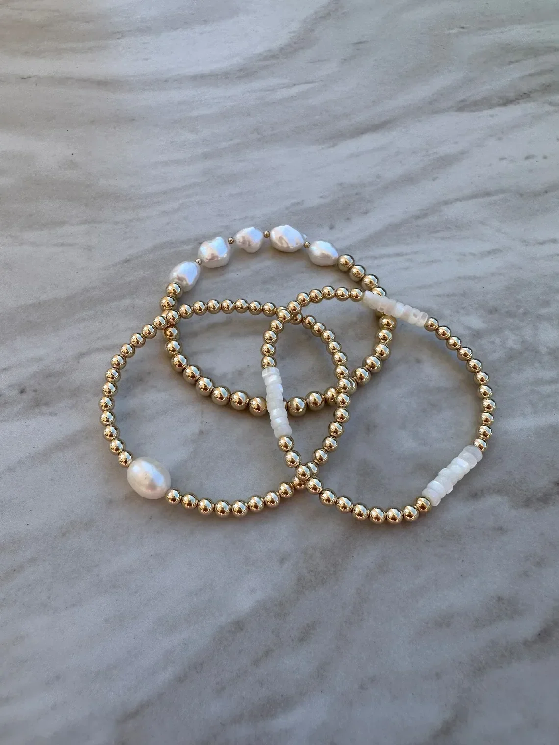 CCGOOD Naturperlen-Armband für Damen, 18 Karat vergoldet, Perlen, Schmuck, stapelbar, dehnbar, verstellbare Armbänder, Geschenk für Sie